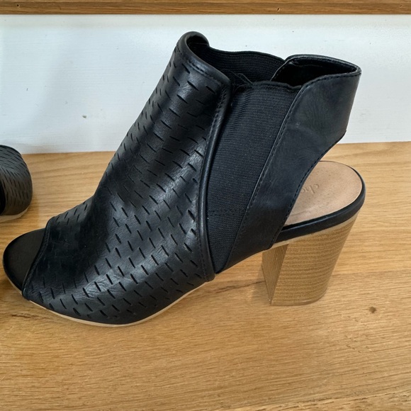 Charlotte Russe Black Wedge Heel Open Toe Slip On Shoe - Picture 8 of 8